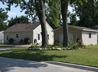 953 Robbins Dr, Algonac, MI 48001