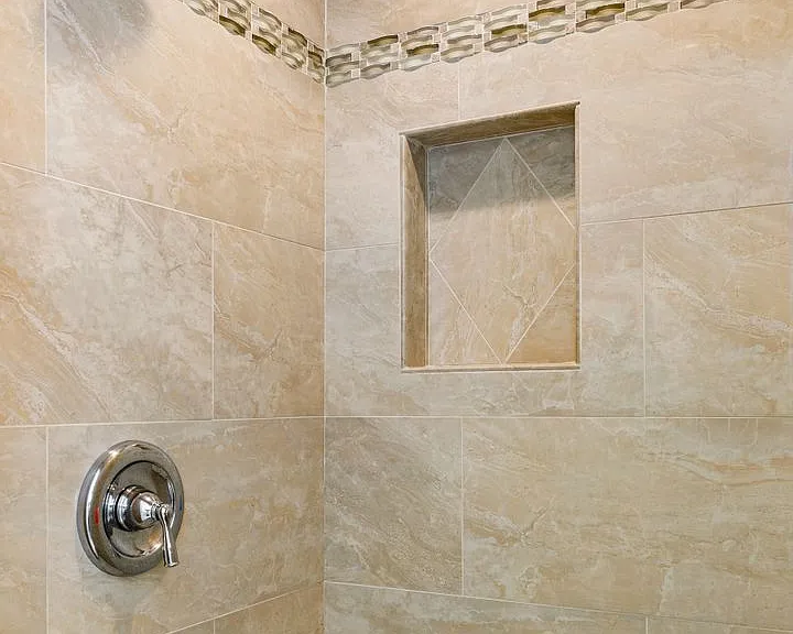 1740 Kelton Ave — Photo 33