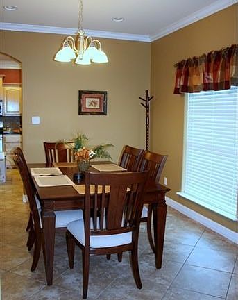 3rd image of 3900 Plantation Dr