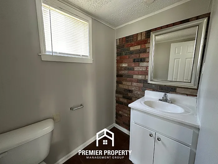 5101 Rolling Fields Dr — Photo 10