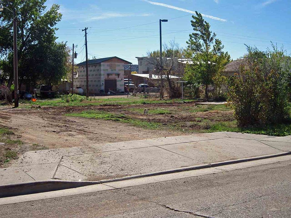 2nd image of 208 3rd St