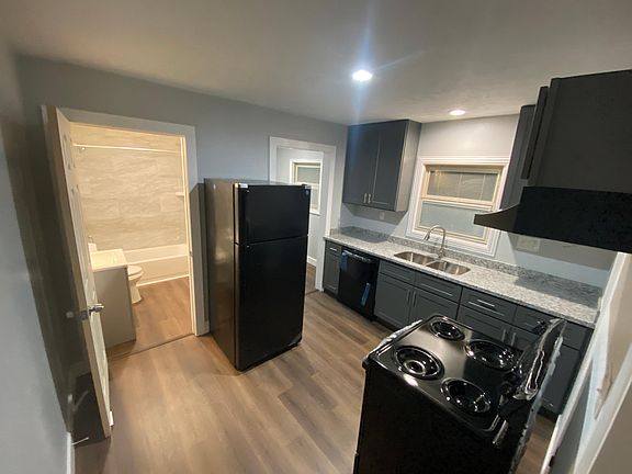 4th image of 210 E Sterling St #210