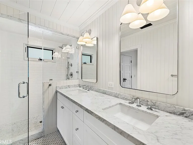 352 Cliff — Photo 23