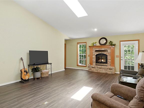 3rd image of 11 Wiltshire Dr
