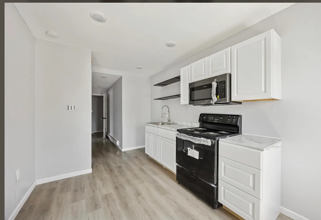 3 bed, 800 sqft, $1,500 — Photo 2