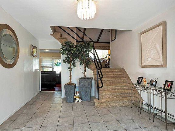 5th image of 985 Middle Bay Dr