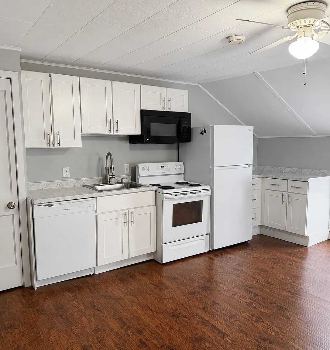 Studio, 500 sqft, $895 — Photo 1