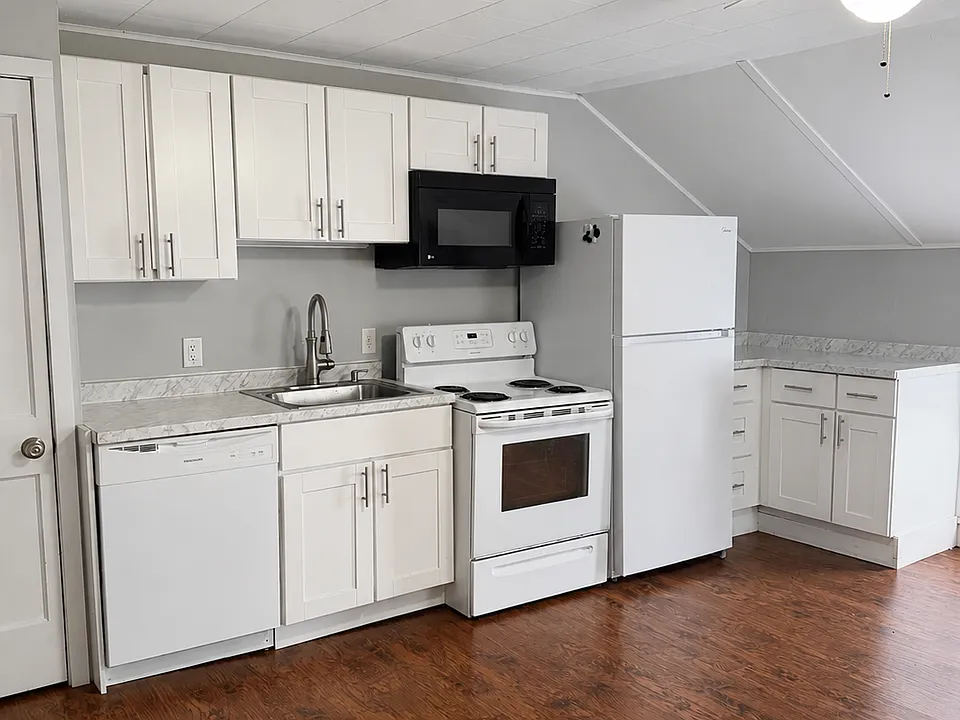 40 N Main St #3