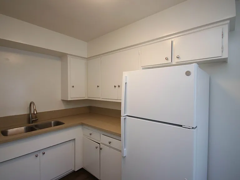 896 Magnolia Ave #4 — Photo 5