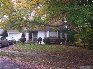 2 Stratford Ct, Bellmore, NY 11710