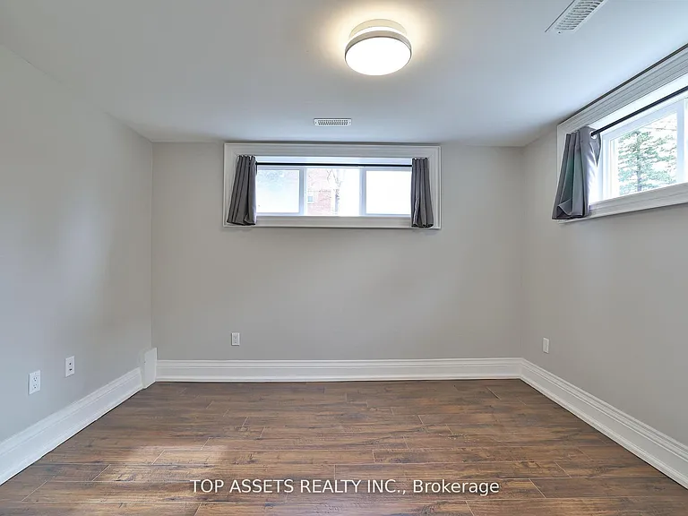 54 Madawaska Ave #BASEMENT — Photo 21