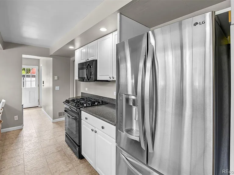 281 Niagara St — Photo 12