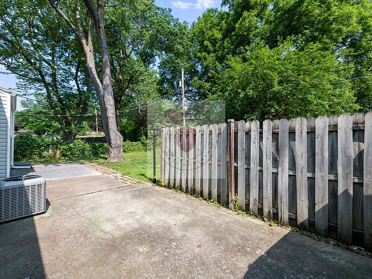 8006 W 85th St — Photo 21