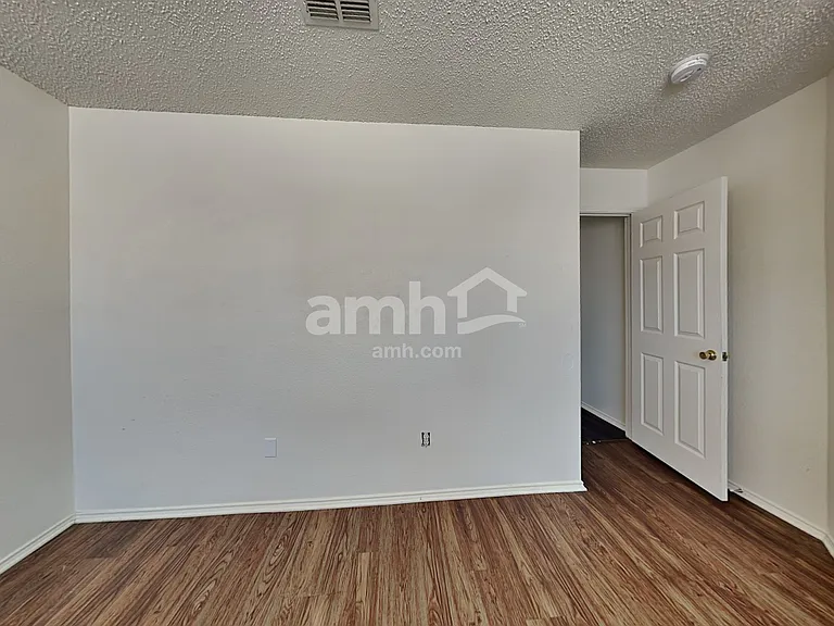 1601 White Oak Rd — Photo 18