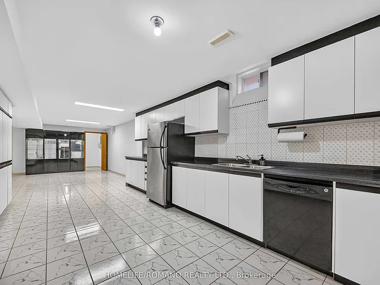 61 Gas Light Cres #BASEMENT — Photo 19