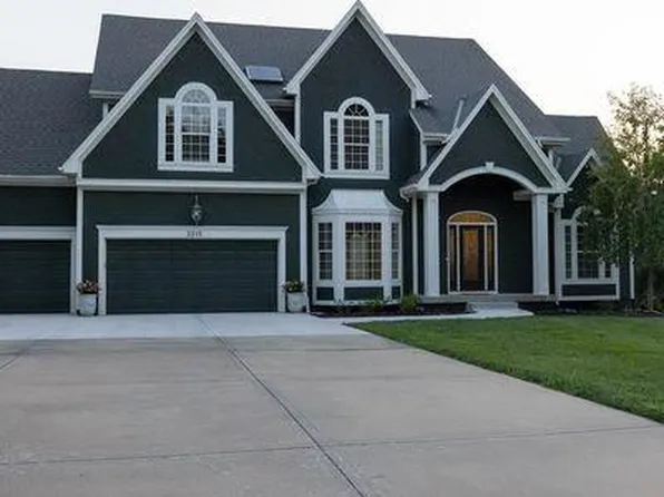 2315 Smokey Hill Dr, Lees Summit, MO 64086