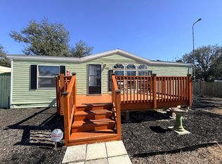 27406 Bay Ave, Okahumpka, FL 34762
