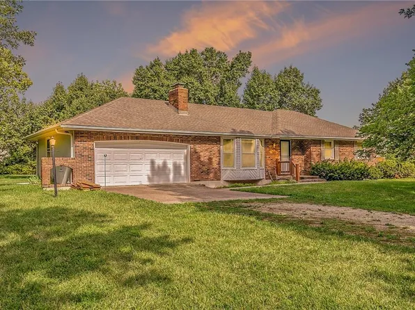 1006 S Sunset Ln, Raymore, MO 64083