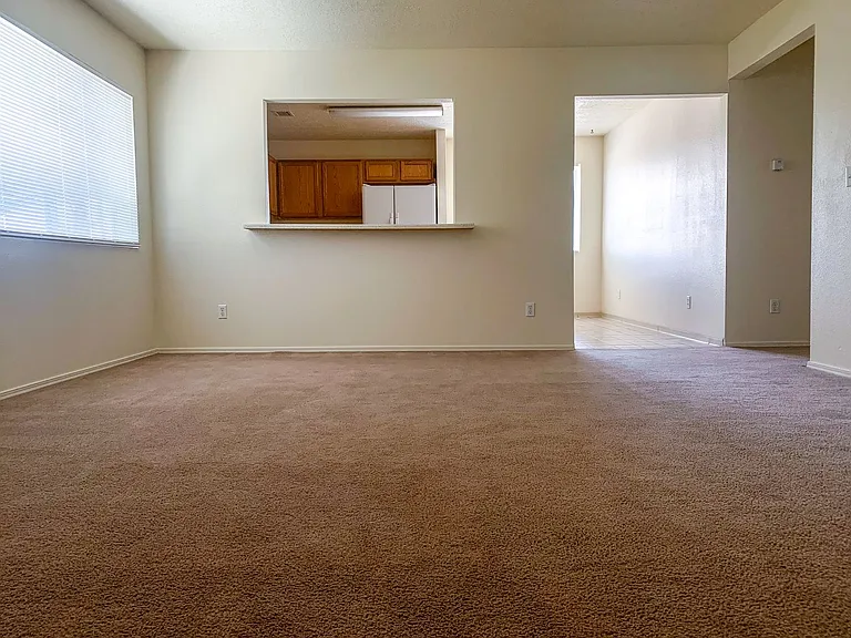 924 Valencia Dr SE — Photo 58