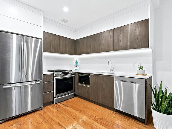 5th image of 2100 Bedford Ave #2B