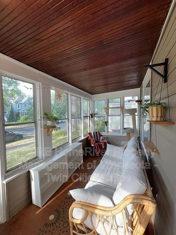2 bed, 1.0 bath, 1022 sqft, $1,950 — Photo 2