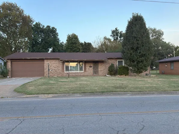 1110 S Plummer Ave, Chanute, KS 66720