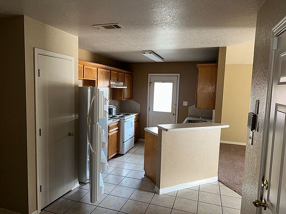 5th image of 4413 Thunder Creek Dr APT B