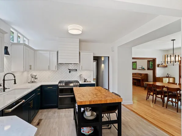 806 East Dakota STREET, Milwaukee, WI 53207