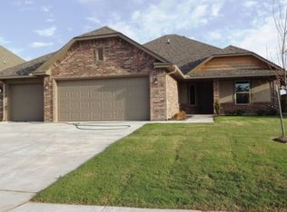 813 SE 8th St, Moore, OK 73160