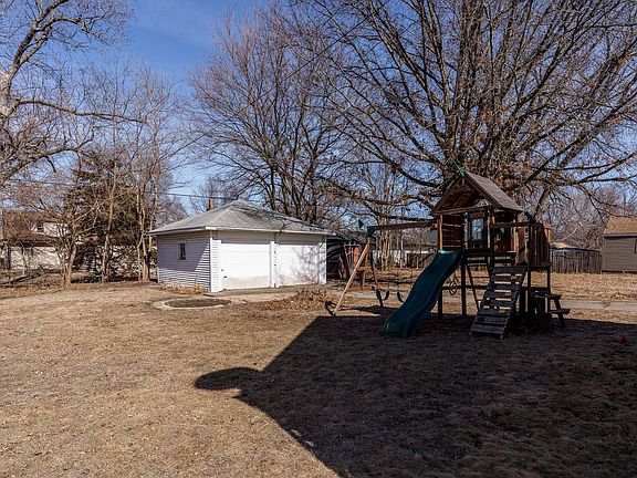 3rd image of 542 Merrill Ave