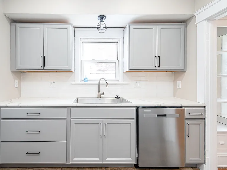 10712 Fidelity Ave #UP — Photo 5