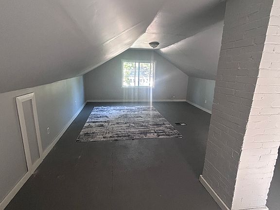 3rd image of 2252 Beidler St