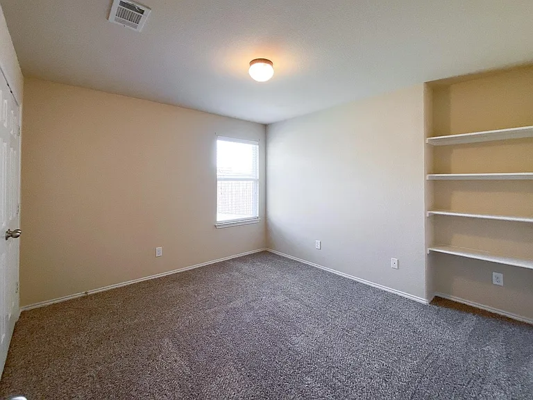 6940 Derbyshire Dr — Photo 17