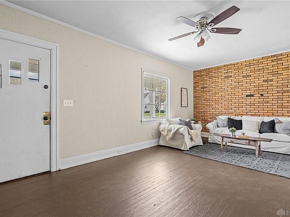 4th image of 117 Laura Ave