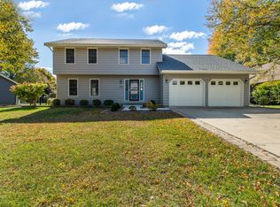 2713 Ridge Rd, Bloomington, IL 61704