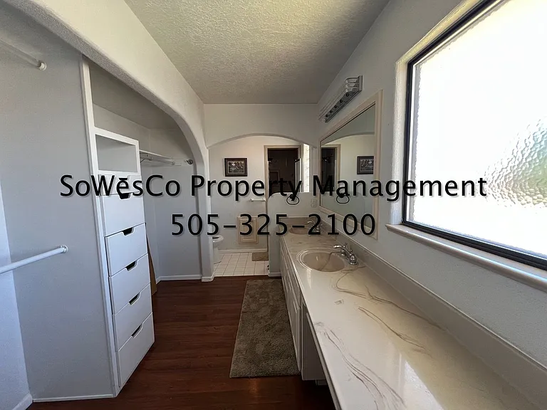 208 E 38th St — Photo 10