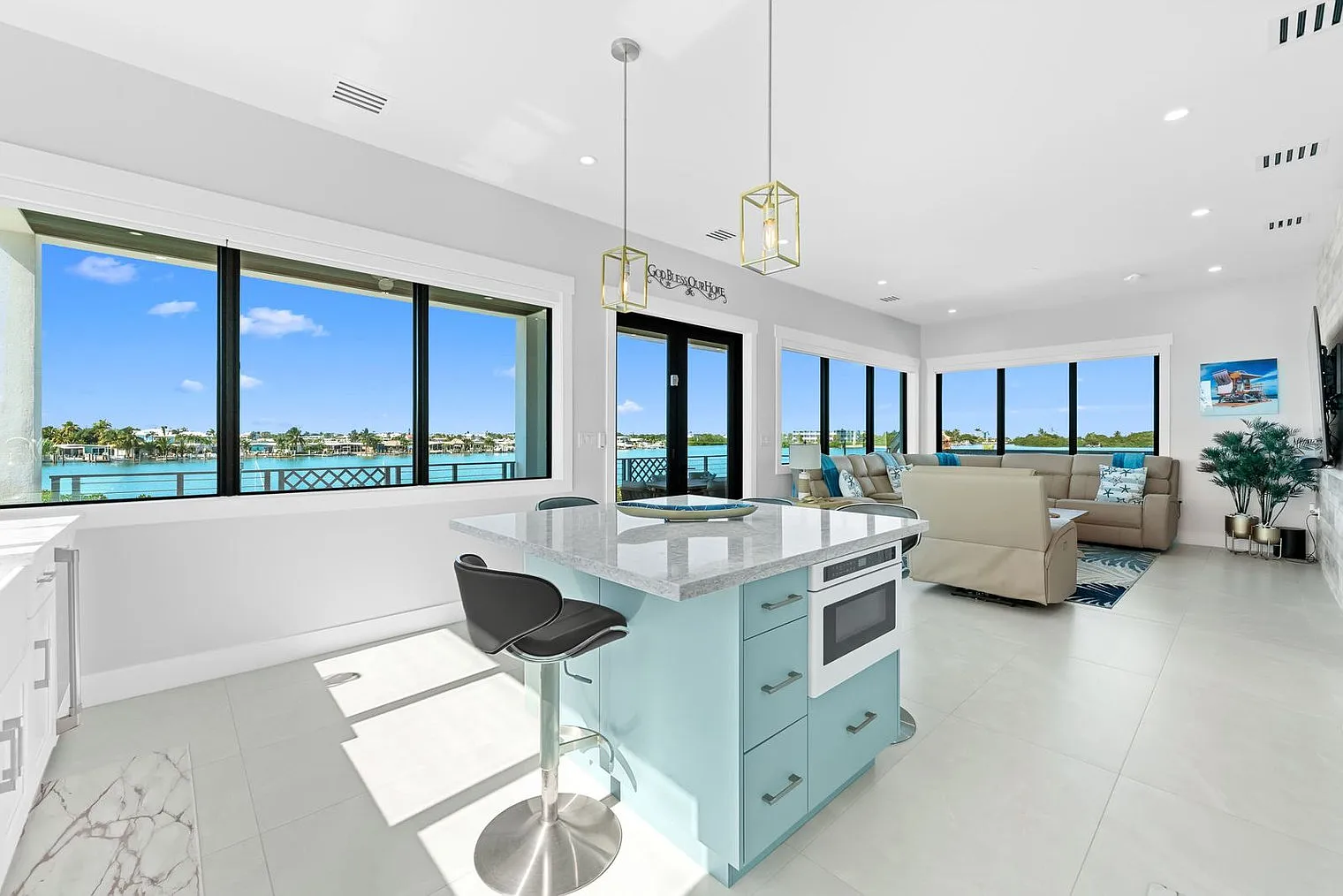 5 bed, 5.0 bath, 2992 sqft, $20,793 — Photo 2