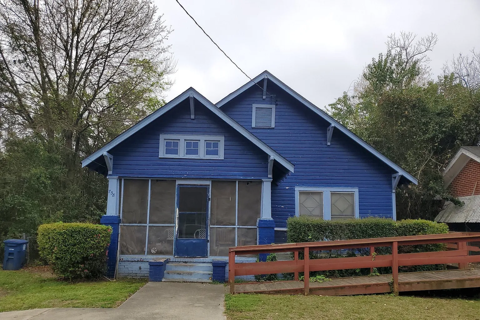 738 Saint James Ave photo 1