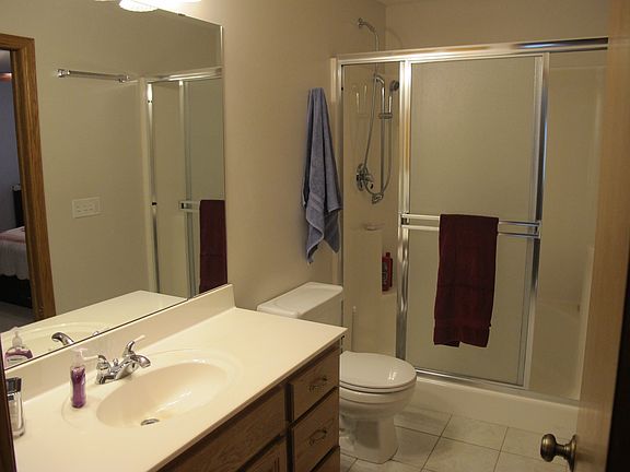 5th image of 932 6th Ave S