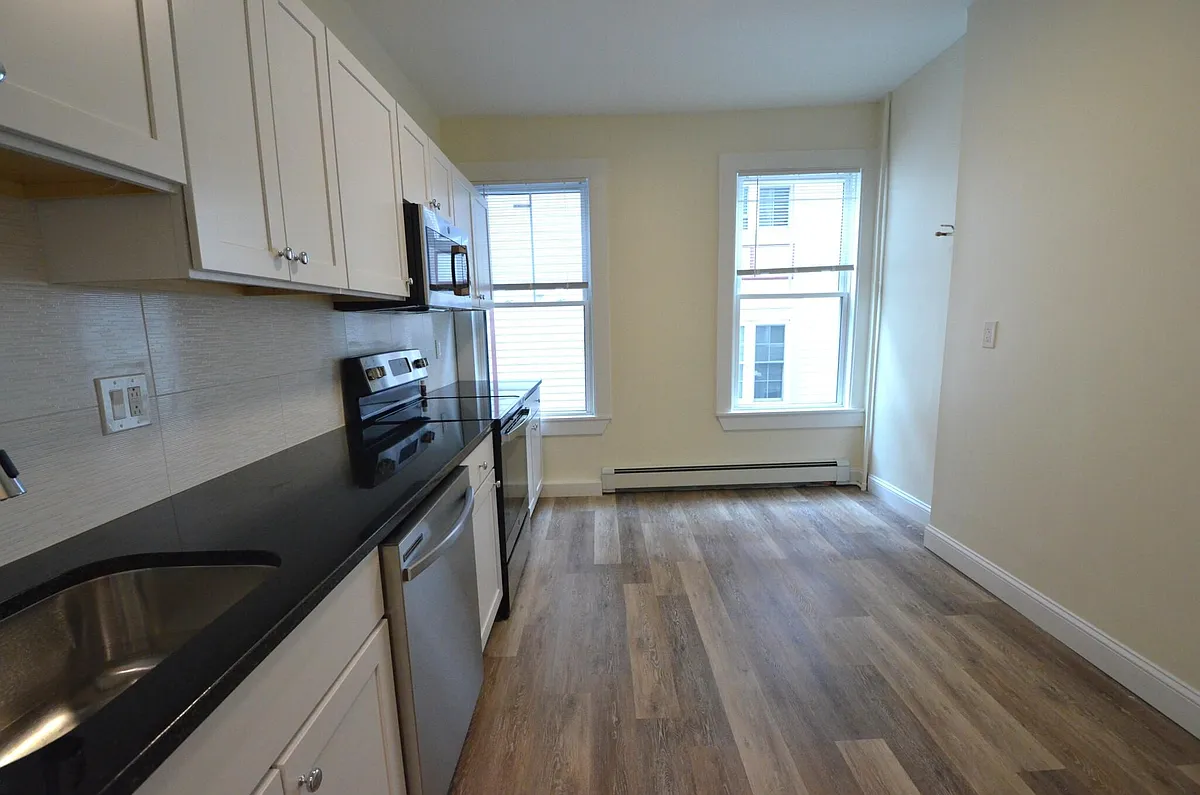 Building Photo - 35 Brookline St #8