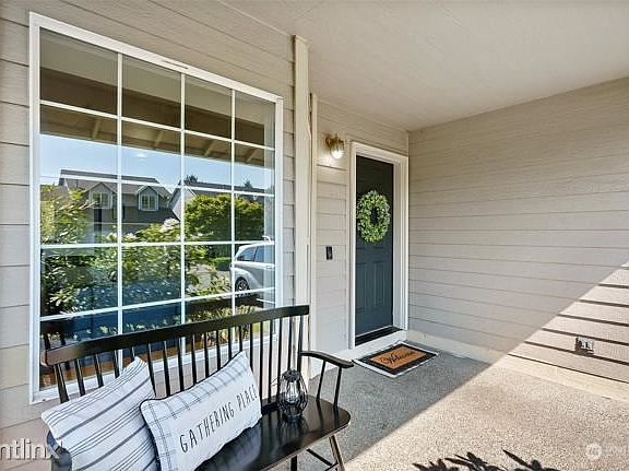 5th image of 15614R 65th Ave E