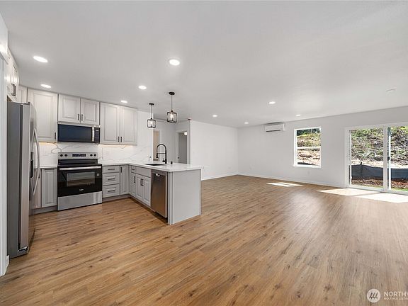 3rd image of 441 Chestnut Street