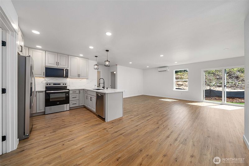 3rd image of 441 Chestnut Street