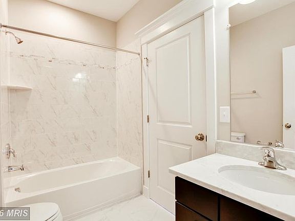 5th image of 604 John Marshall Dr NW