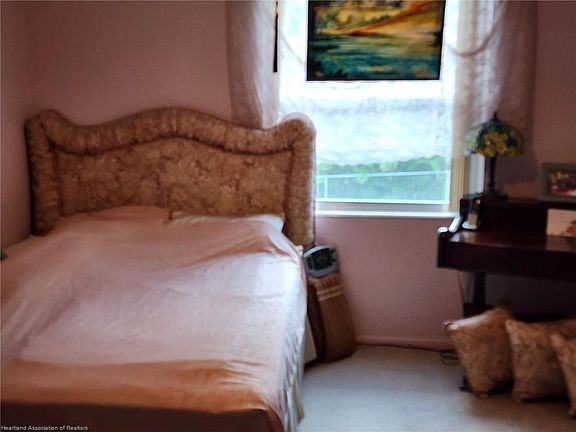 5th image of 1801 Lakeview Dr APT 305