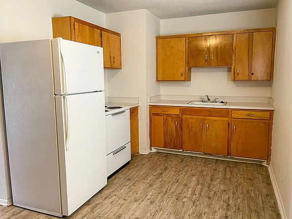 2nd image of 203 28th St #14