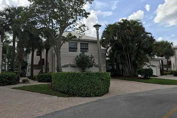 1st image of 5070 Lake Catalina Dr APT A
