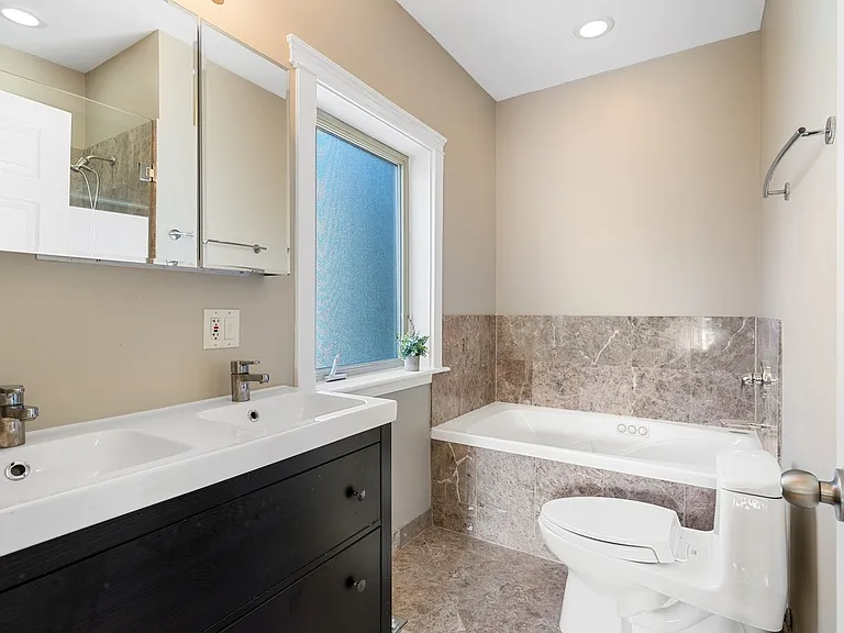 2713 W Augusta Blvd #2 — Photo 5
