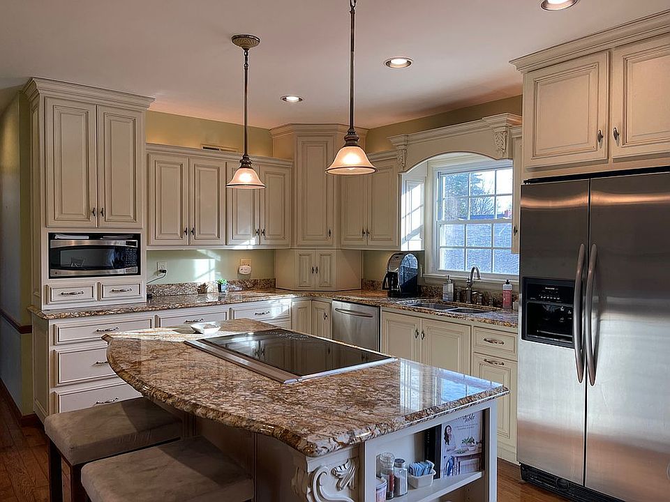 1st image of 301 Oriole Dr