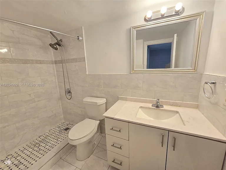 1475 NE 125th Ter #304-B — Photo 6